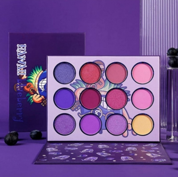 DE'LANCI Other - NWT/DE'LANCI Purple Eyeshadow Palette,12 Colours